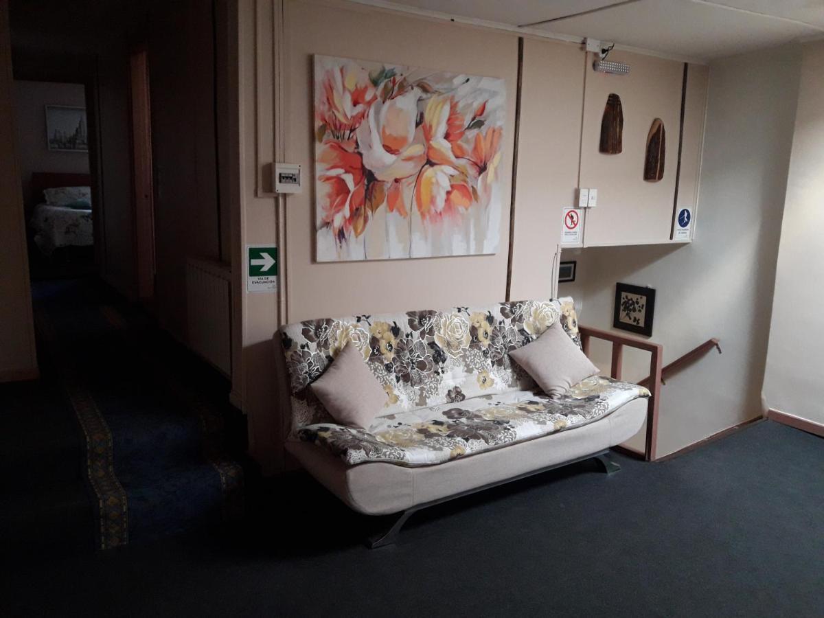 Hostal Torres Del Paine 2 푼타아레나스 외부 사진